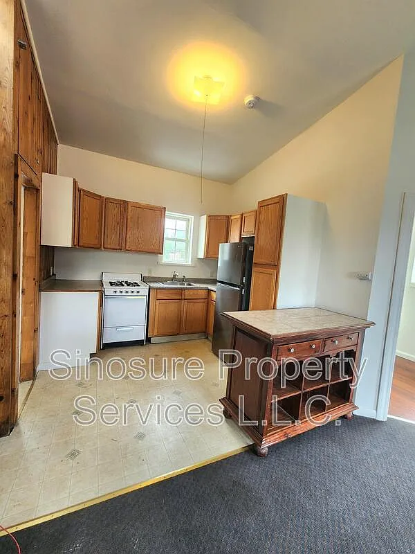 1 bed, 1.0 bath, 400 sqft, $1,300 — Photo 1
