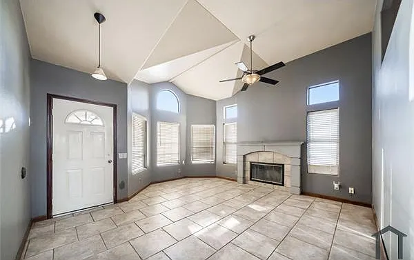 4 bed, 2000 sqft, $2,916 — Photo 3