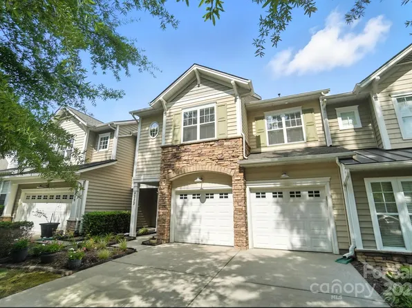 8323 Brookings Dr, Charlotte, NC 28269