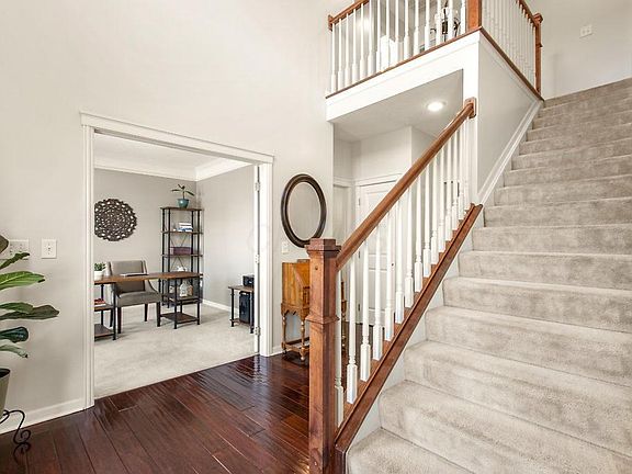 2nd image of 5816 Prospect Ln