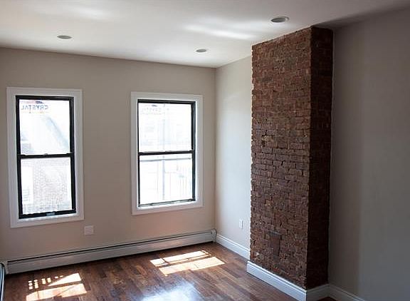 3rd image of 576 Morris Park Ave