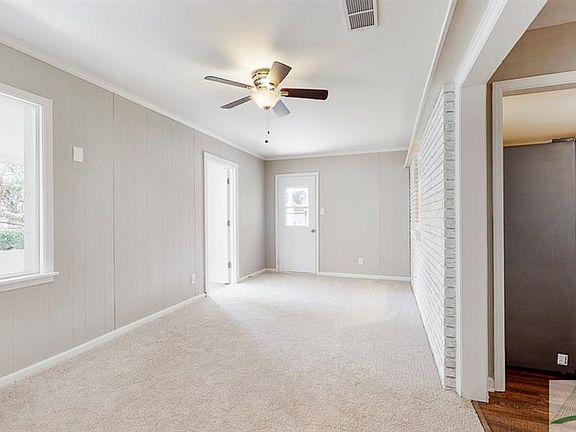 4th image of 409 Valentine Dr