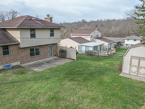 4th image of 12 Mary Elaine Dr