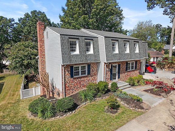 3rd image of 10429 Headly Ct