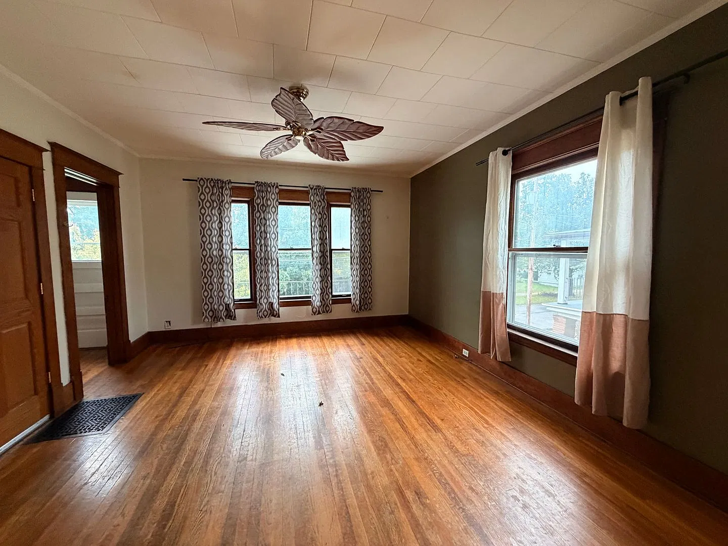 01781 - Pine 321 — Photo 2