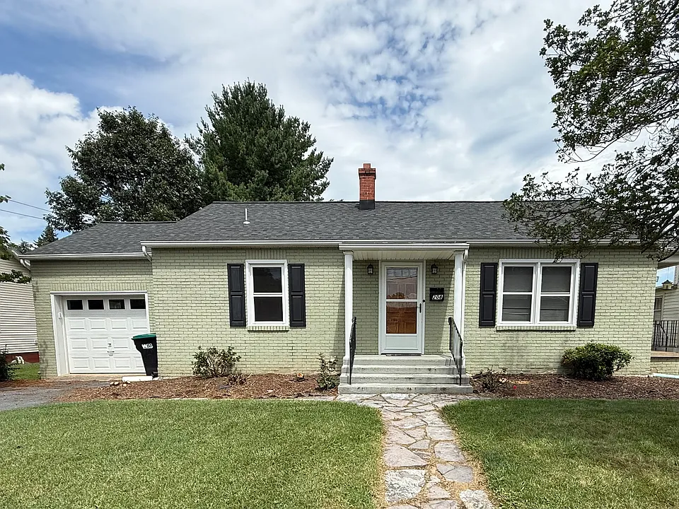 208 Broad St
