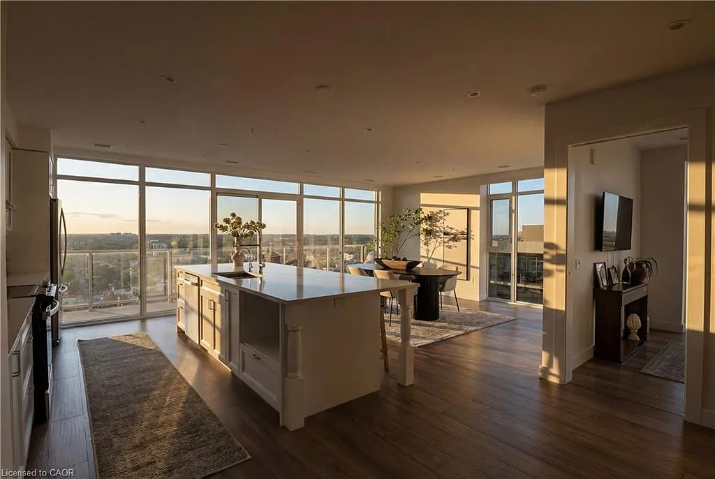 15 Glebe St #Penthouse 2001 photo 1