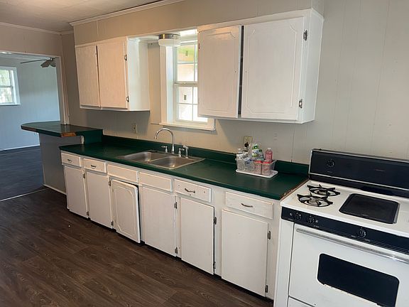3rd image of 132 Ambroise St