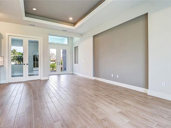 3rd image of 1004 SW 35th Ter