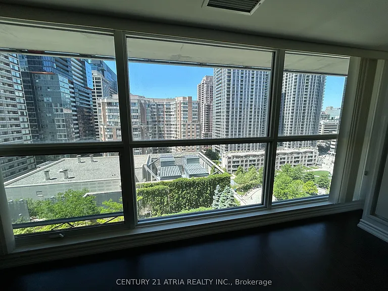 386 Yonge St #1019 — Photo 8
