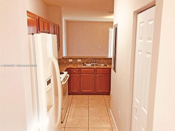 4th image of 2884 SE 2nd Dr Unit 2