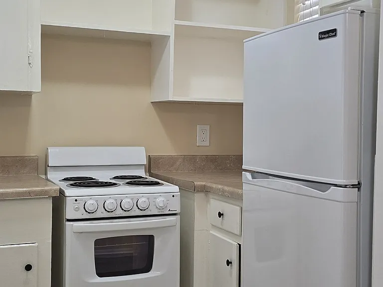 2414 Mimosa Dr #5 — Photo 4