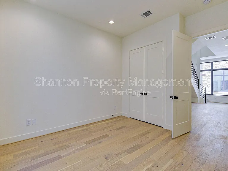 1803 Dunlavy St — Photo 8