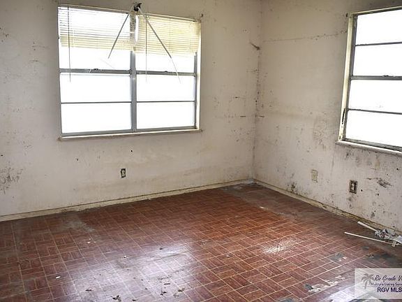 5th image of 925 Monterrey St