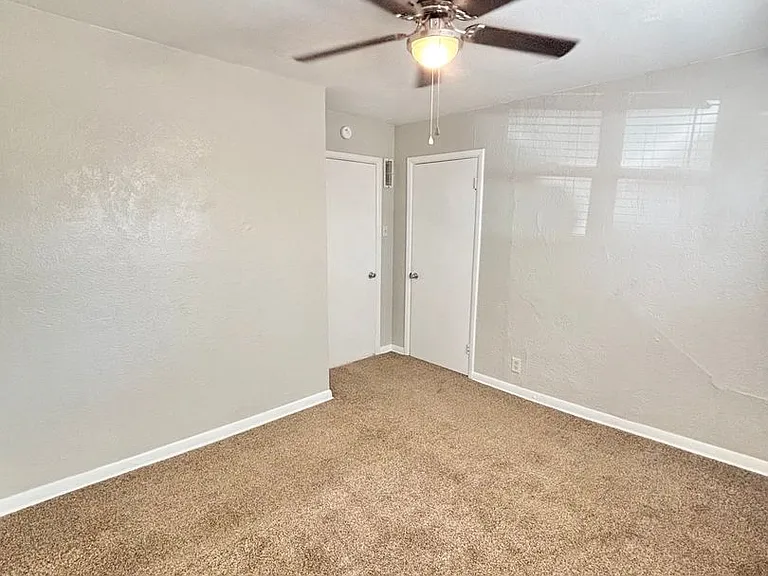 5th Avenue Apartments — Photo 14
