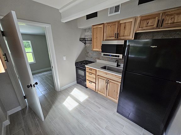 3rd image of 1501 E Kaley St
