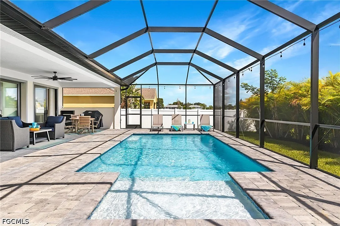3 bed, 2.0 bath, 2118 sqft, $6,030 — Photo 1