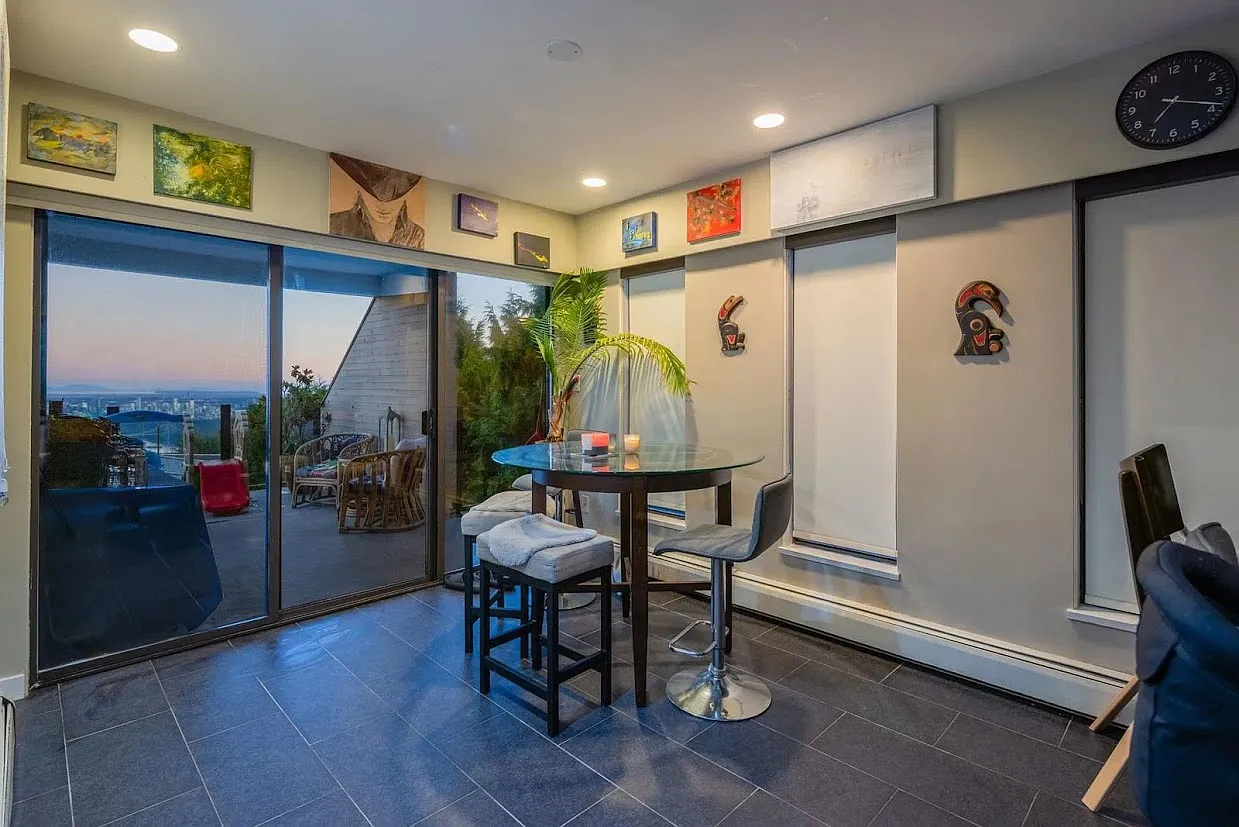 5 bed, 5053 sqft, $8,500 — Photo 1