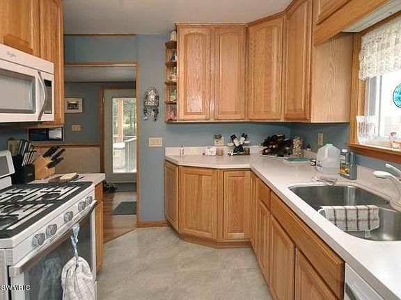 5th image of 2525 Diane St