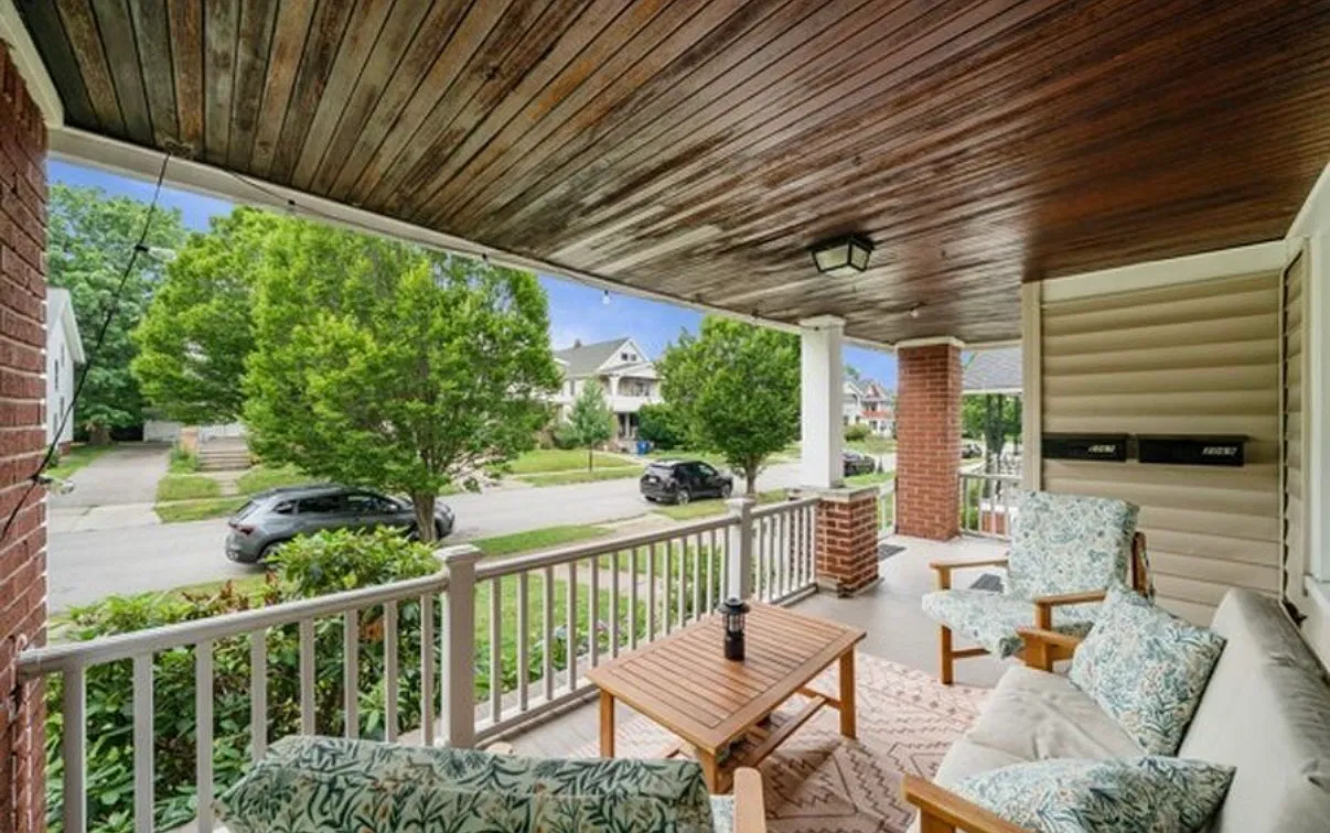 2 bed, 1050 sqft, $1,500 — Photo 3
