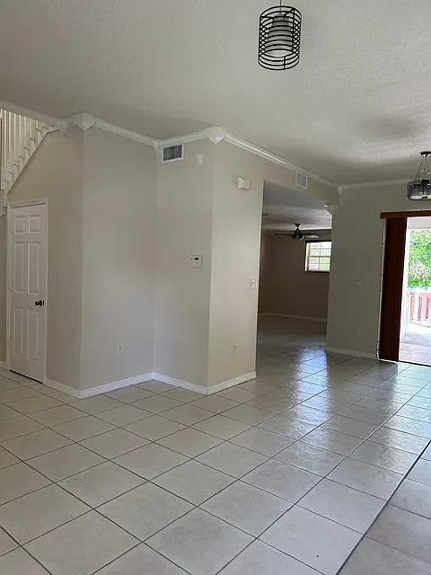 3 bed, 2.5 bath, 1501 sqft, $3,300 — Photo 4