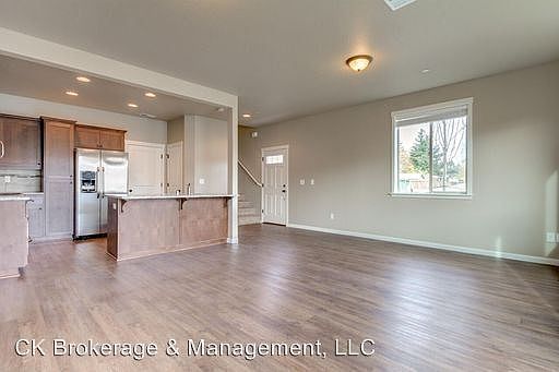 5th image of 8215 NE 6th St APT 2
