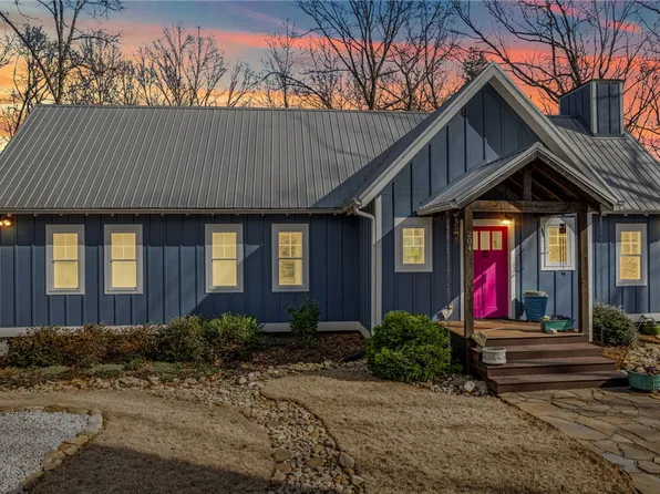 204 Serenity Dr, Pickens, SC 29671