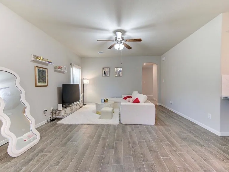 22827 Ephesus Ave — Photo 2