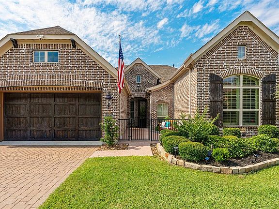3rd image of 62 Oak Estates Drive