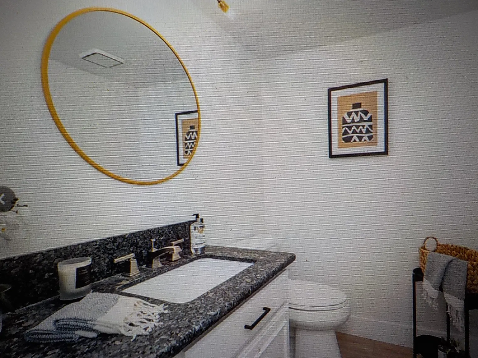 3 bed, 2.5 bath, 1274 sqft, $3,950 — Photo 2