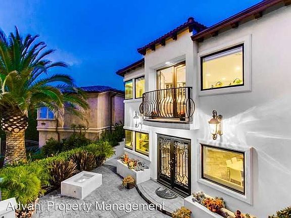 3rd image of 4926 Crystal Dr