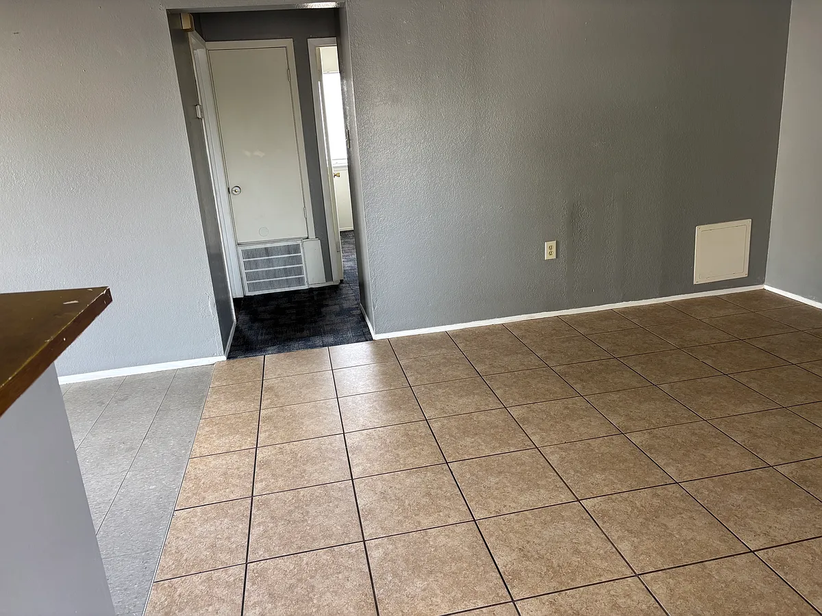 Building Photo - 4900 Merritt Cir #Z