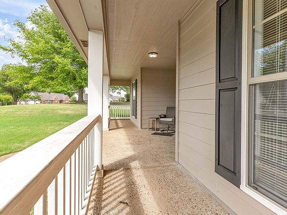 4th image of 115 Countrywood Ln