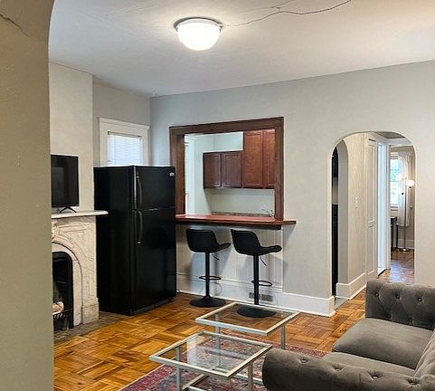 2nd image of 513 Walnut Ave APT 1