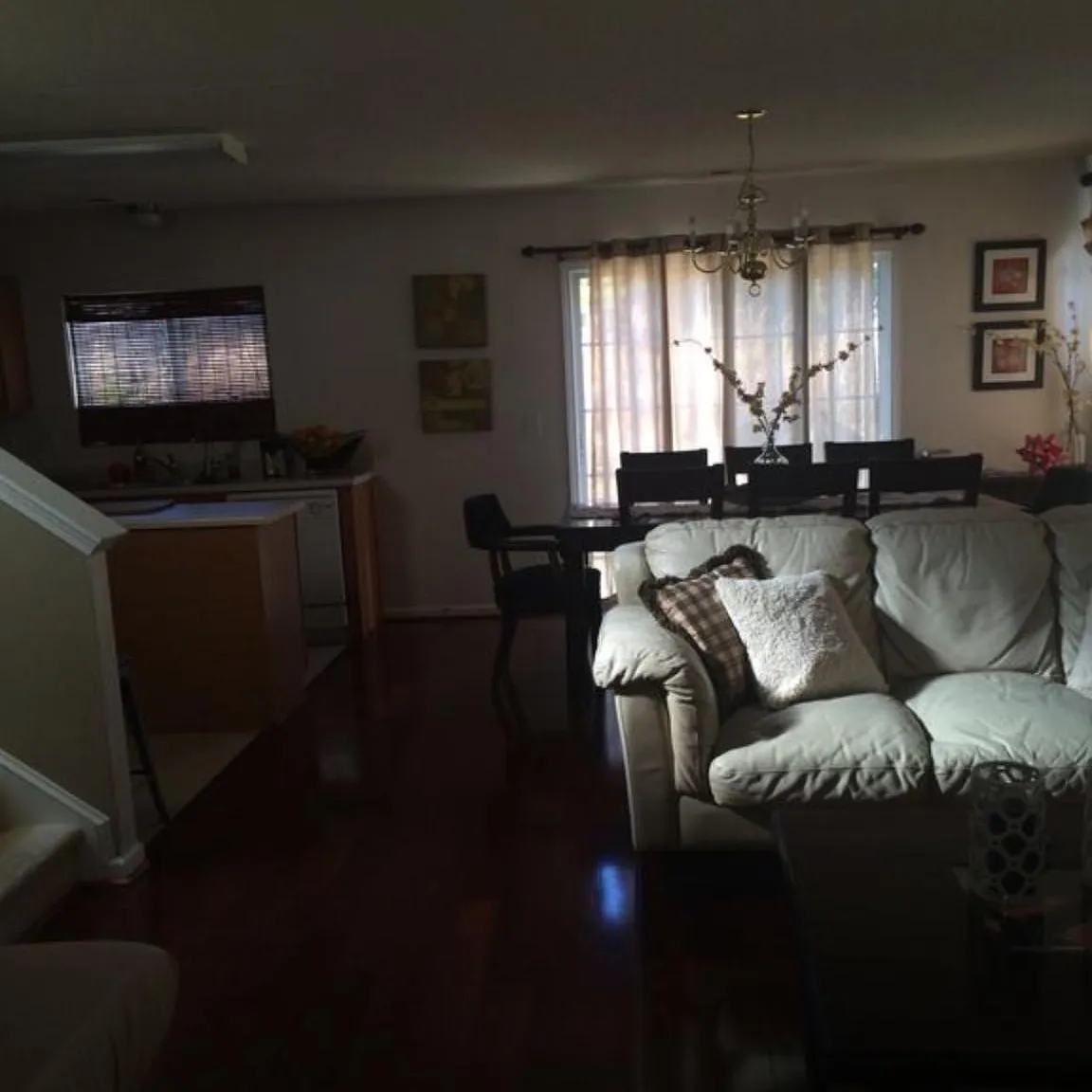 3 bed, 2.5 bath, 1240 sqft, $2,050 — Photo 3
