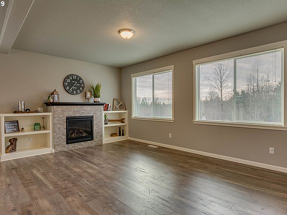 5th image of 10700 NE 107th Ct