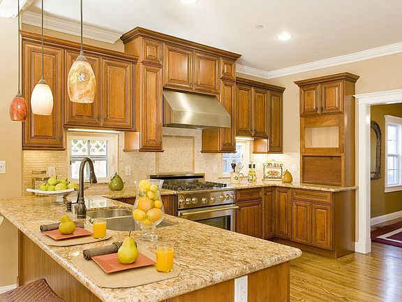 Kitchen/Family Great Room opens to Yard
