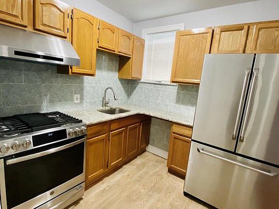 5th image of 1810 S 17th St Floor 2