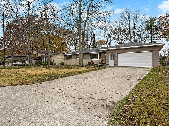 2nd image of 812 Winslow Ct