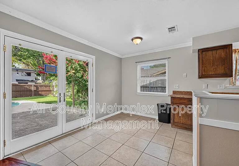 431 Malden Dr — Photo 4