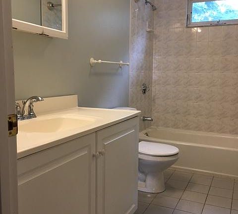 Updated and spotless bathroom