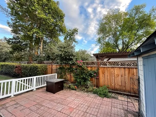 205 Ludell Dr — Photo 12