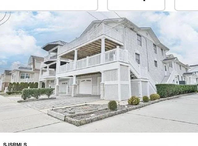 4 bed, 2.0 bath, $6,500 — Photo 2