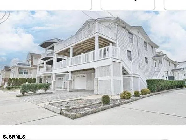 Building Photo - 18 N Adams Ave #FRONT