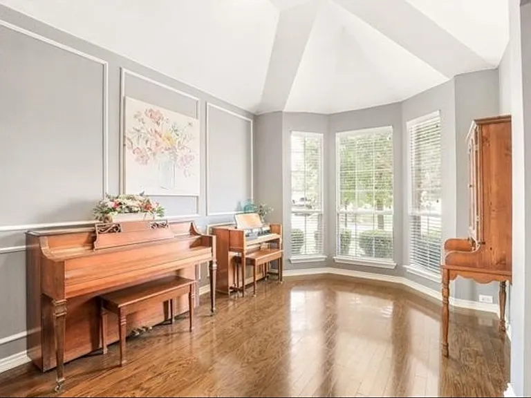 4960 Obrien Way — Photo 3