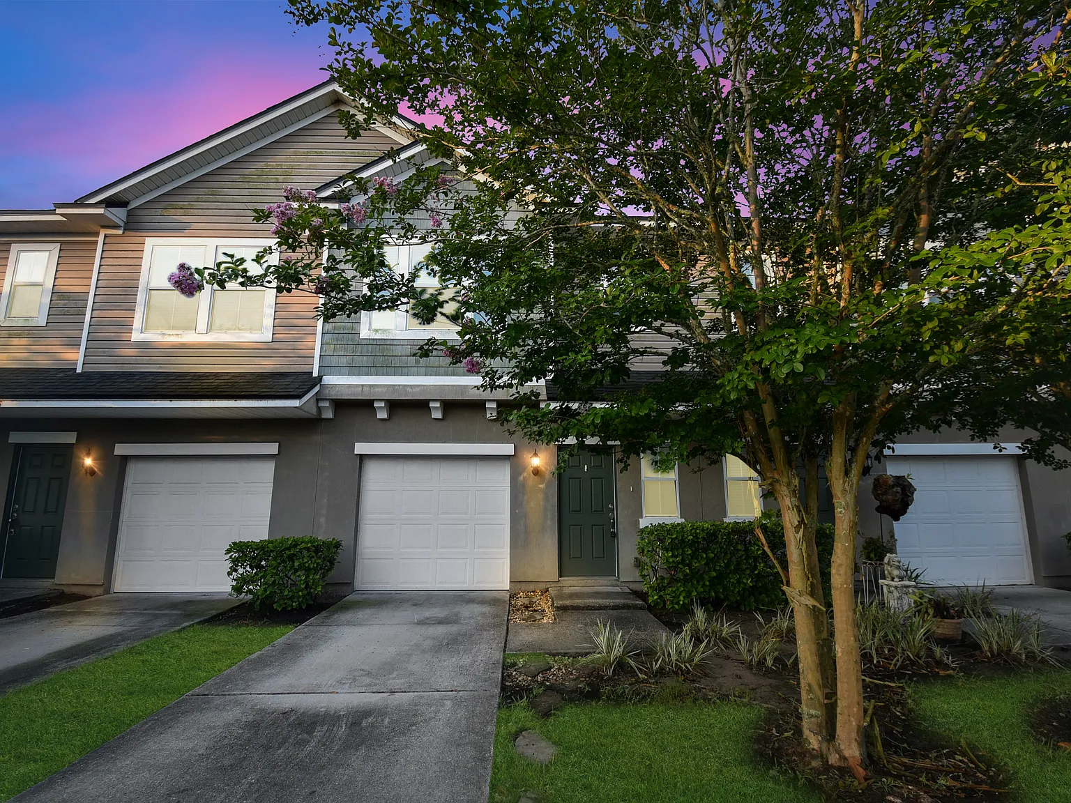 3 bed, 2.5 bath, 1372 sqft, $1,775 — Photo 1