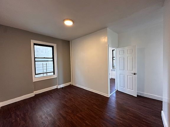 4th image of 2106 35th St APT 4B