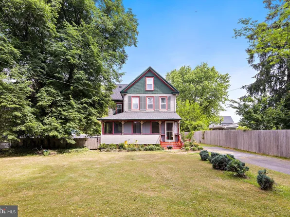 2 Mathis Ln, Tuckerton, NJ 08087