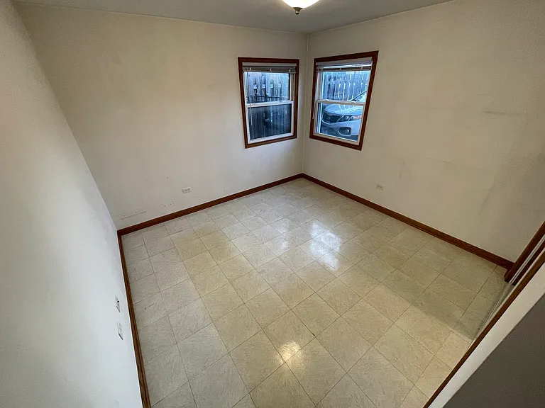 5448 W Higgins Ave #3 — Photo 11
