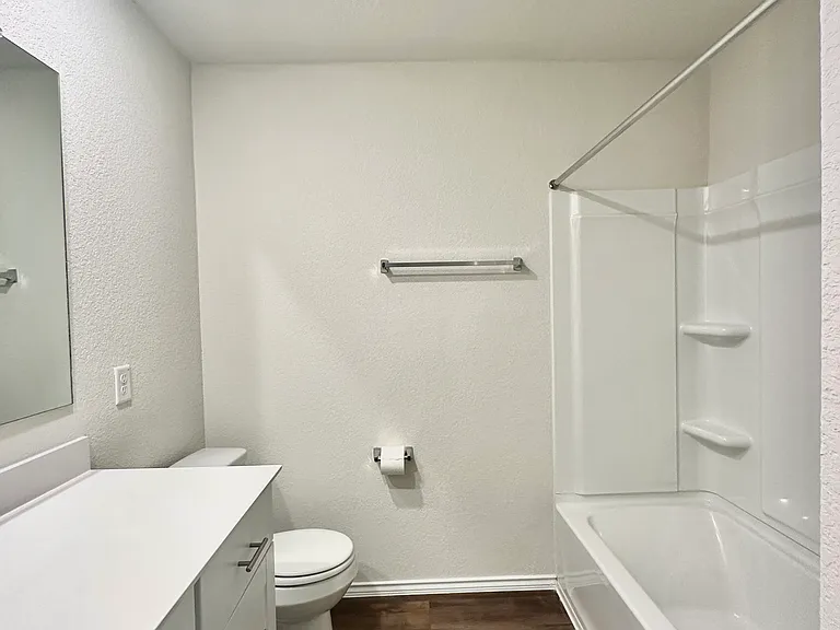 10235 Crossbuck — Photo 21